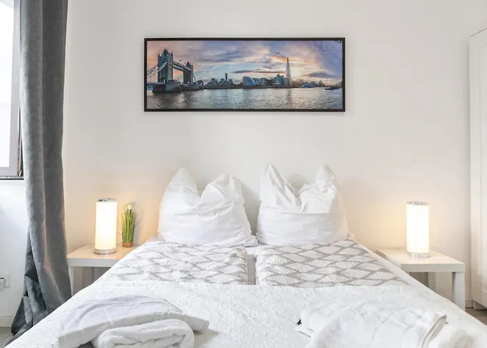 Cozy 1br By Danube & Millennium Tower Long