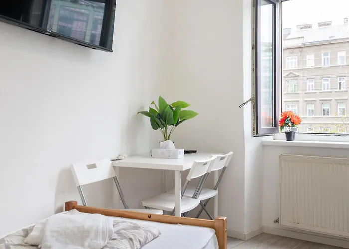 Διαμέρισμα Cozy 1br By Danube & Millennium Tower Long