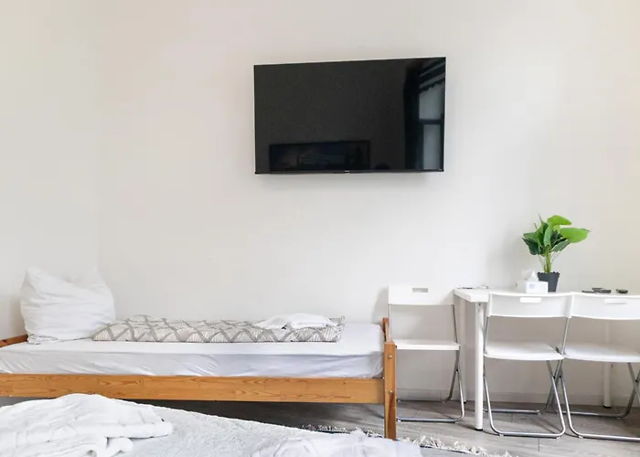 Cozy 1br By Danube & Millennium Tower Long Διαμέρισμα *