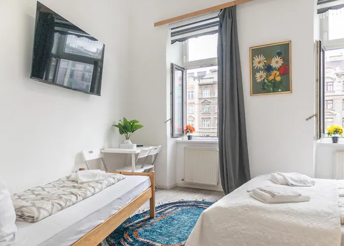 Cozy 1br By Danube & Millennium Tower Long Apartment *
